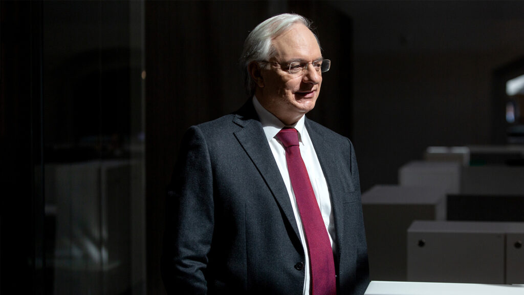 “A nossa Constituição, nenhuma constituição, alguma vez será perfeita. Então, porquê revê-la agora de novo?”
